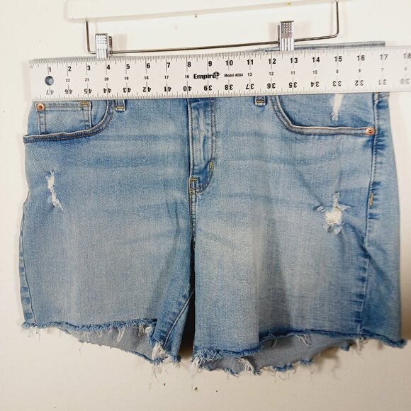 Levi's Signature Mid Rise Denim Jean Shorts, Lt. Wash, Distressed Size 12 - W31 - Picture 10 of 15